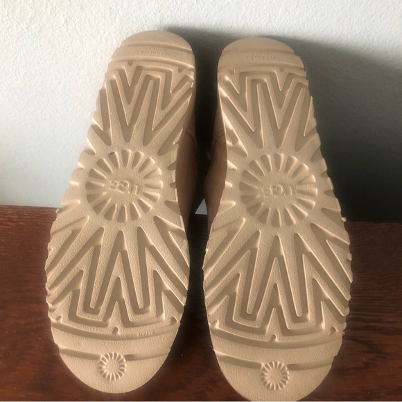 UGG Deconstructed Mini Zip Women’s Boot Arroyo size 10 - Picture 8 of 13